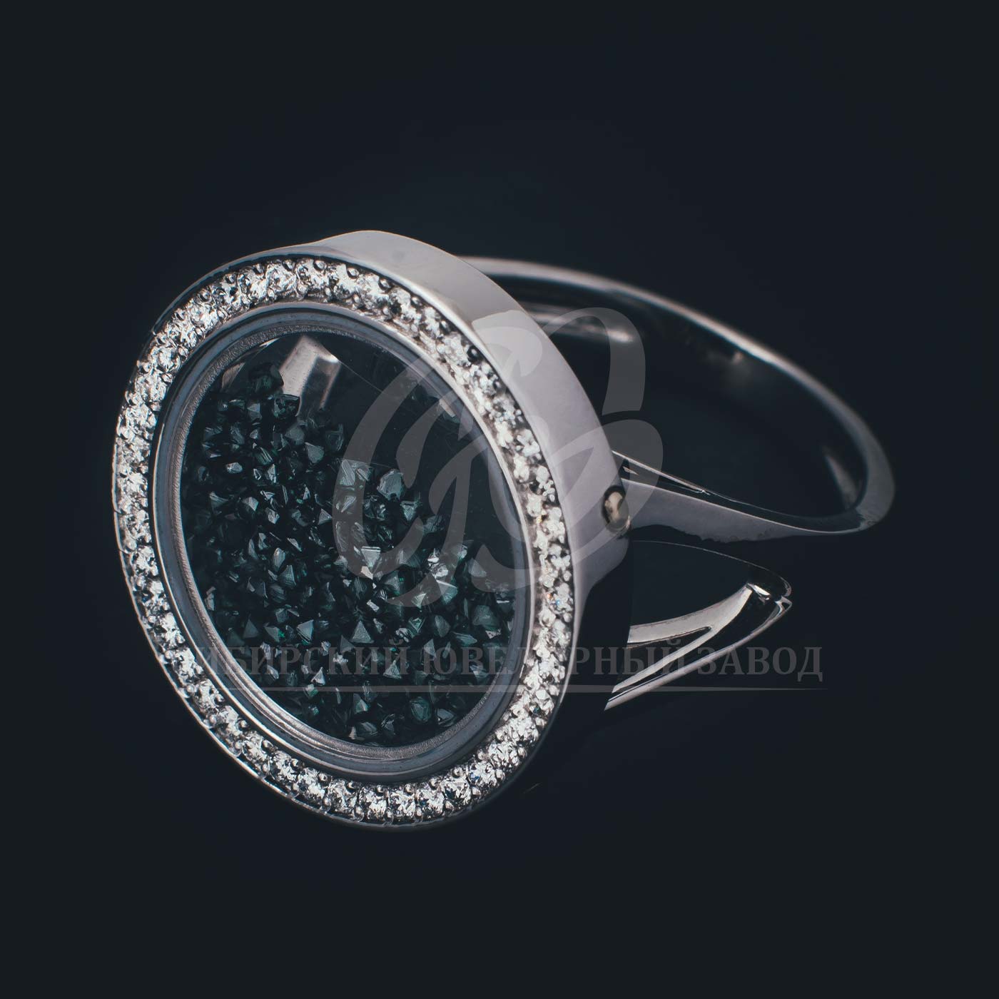 Кольцо Классика из белого золота с бриллиантами с черными алмазами внутри. Диаметр 19 мм