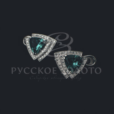 Серьги из белого золота с гидротермальными изумрудами